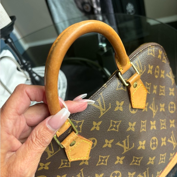 Louis Vuitton Handbag - Picture 7 of 12